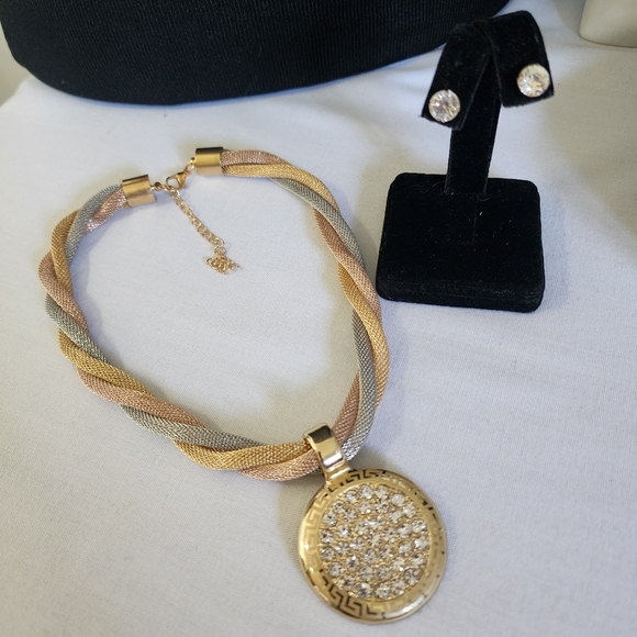 Tri Color Twist Mesh Necklace with Greek Key CZ Pendant and Earrings Set New - Picture 7 of 9